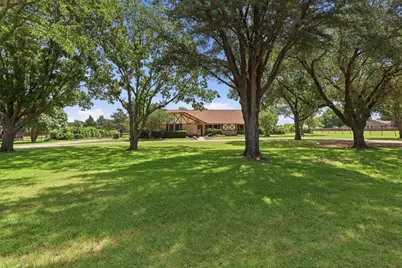 1701 N Saint Charles Avenue, Pilot Point, TX 76258 - Photo 4