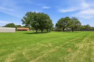 1701 N St Charles Ave, Pilot Point, TX 76258 - Photo 12