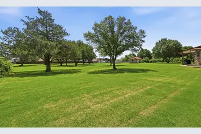 1701 N Saint Charles Avenue, Pilot Point, TX 76258 - Photo 6