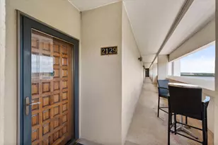 2129 Reflection Bay Dr, Arlington, TX 76013 - Photo 8