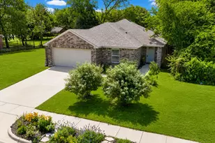 1634 E Missouri Ave, Dallas, TX 75216 - Photo 2