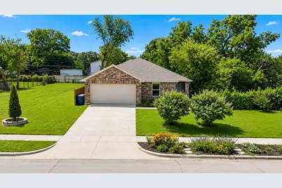 1634 E Missouri Avenue, Dallas, TX 75216 - Photo 1