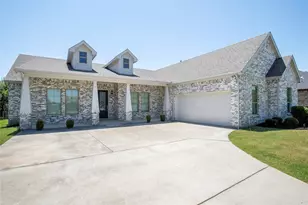 1305 Carnoustie Dr, Ennis, TX 75119 - Photo 2