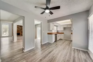 2814 Meadow Park Dr, Garland, TX 75040 - Photo 6