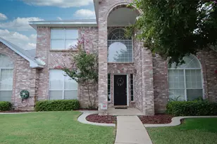 1685 Shannon Dr, Lewisville, TX 75077 - Photo 2