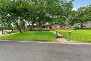 9700 Brookwood Cir, Woodway, TX 76712 - Photo 4