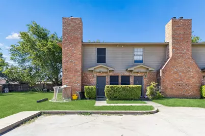 321 Cambridge Drive, Saginaw, TX 76179 - Photo 2