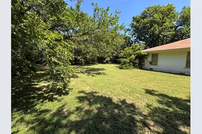 806 Sessions Street, Bowie, TX 76230 - Photo 6