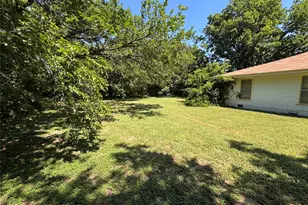 806 Sessions St, Bowie, TX 76230 - Photo 6