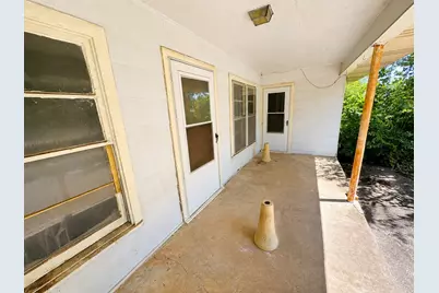 806 Sessions Street, Bowie, TX 76230 - Photo 28