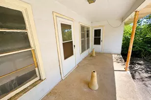 806 Sessions St, Bowie, TX 76230 - Photo 28