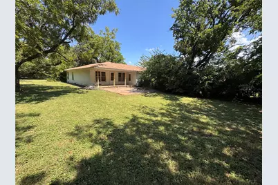 806 Sessions Street, Bowie, TX 76230 - Photo 8