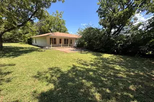 806 Sessions St, Bowie, TX 76230 - Photo 8