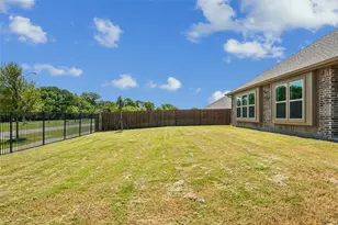 218 Oakcrest Dr, Justin, TX 76247 - Photo 28