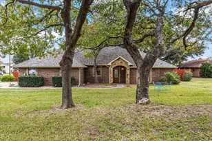 1609 Cheyenne Trail, Granbury, TX 76048 - Photo 2