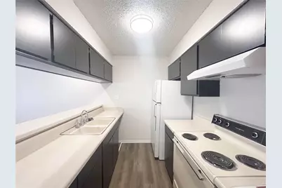 800 N Clay Street #B21, Ennis, TX 75119 - Photo 6