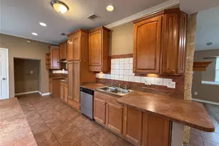 1910 Lombard St, Garland, TX 75043 - Photo 8