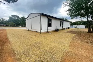 1404 Arvel Cir, Reno, TX 76020 - Photo 2