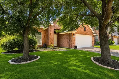 2755 Honey Suckle Drive, Grand Prairie, TX 75052 - Photo 2