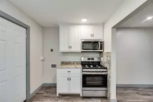 2210 Manor St, Grand Prairie, TX 75050 - Photo 2