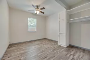 2210 Manor St, Grand Prairie, TX 75050 - Photo 4