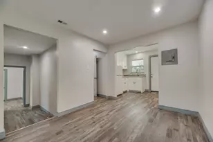 2210 Manor St, Grand Prairie, TX 75050 - Photo 8