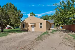 2210 Manor St, Grand Prairie, TX 75050 - Photo 12