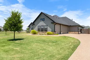 205 Champions Wy, Waco, TX 76657 - Photo 2