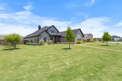 205 Champions Way, Waco, TX 76657 - Photo 4