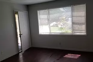 400 Oak Dr, Terrell, TX 75143 - Photo 2