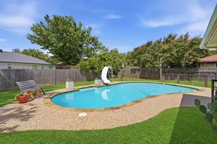4025 Aragon Dr, Fort Worth, TX 76133 - Photo 4