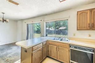 1605 Whiteoak Dr, Garland, TX 75040 - Photo 8