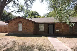 629 Sandra Ln, Burleson, TX 76028 - Photo 2