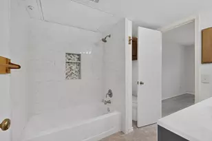 734 W Collins St, Denton, TX 76201 - Photo 16