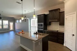 1554 Tyler St, Waxahachie, TX 75165 - Photo 2