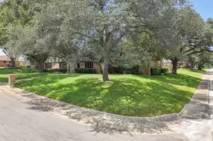 903 Green Rock Dr, Duncanville, TX 75137 - Photo 4