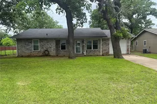 1530 W Groesbeck St, Stephenville, TX 76401 - Photo 2