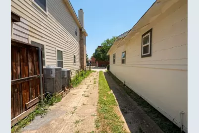 2011 N Houston Street, Fort Worth, TX 76164 - Photo 26