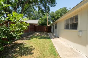 2011 N Houston St, Fort Worth, TX 76164 - Photo 30
