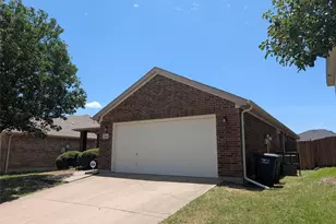 9949 Sparrow Hawk Ln, Fort Worth, TX 76108 - Photo 2
