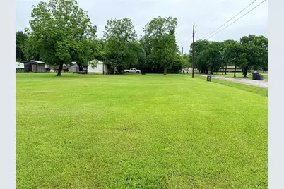 208 S Porch, Tioga, TX 76271 - Photo 2