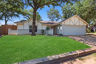2400 York Minster Ct, Arlington, TX 76006 - Photo 2