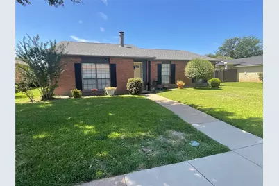 2017 Osage Trail, Grand Prairie, TX 75052 - Photo 2
