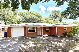 1110 Edgewood, Ennis, TX 75119 - Photo 2