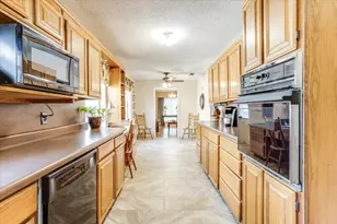 1226 Glen Loch Dr, Irving, TX 75062 - Photo 8