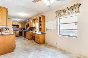 1226 Glen Loch Dr, Irving, TX 75062 - Photo 10