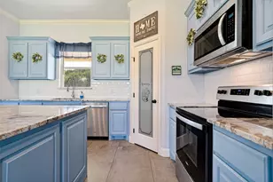 2128 Christine Dr, Granbury, TX 76048 - Photo 8