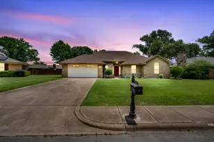 404 Highland Dr, Ennis, TX 75119 - Photo 2