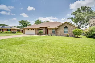404 Highland Dr, Ennis, TX 75119 - Photo 4