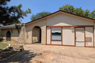 7501 Acapulco Rd, Fort Worth, TX 76112 - Photo 2